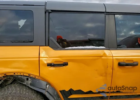 2022 Ford Bronco Base z USA, uszkodzony, nr VIN 1FMEE5DP3NLB81382